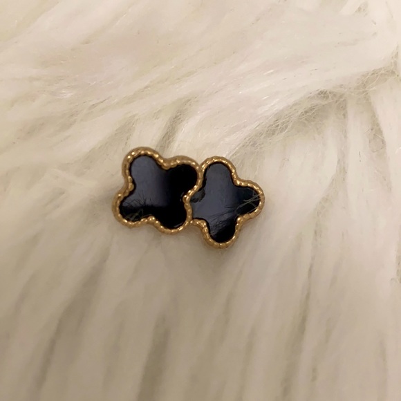 Black and gold solitaire stud earrings - Picture 2 of 2